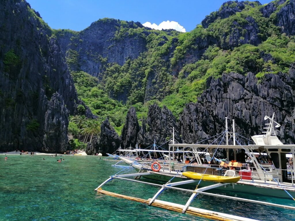 island hopping tours in El Nido Palawan Philippines