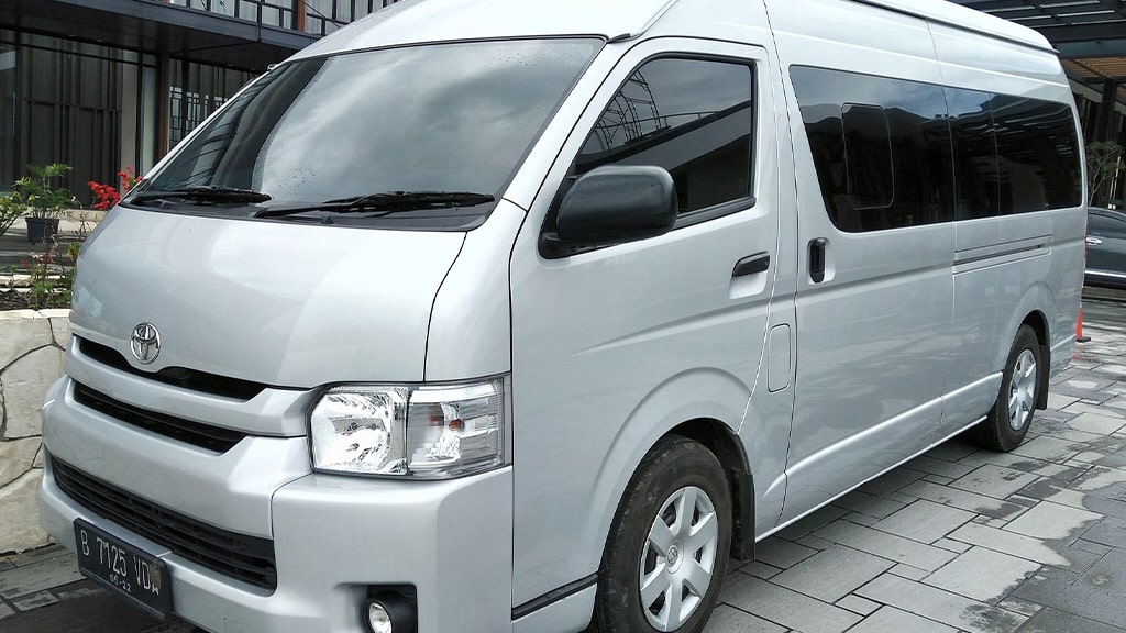 A silver van used to transfer tourists from Puerto Princesa to El Nido.